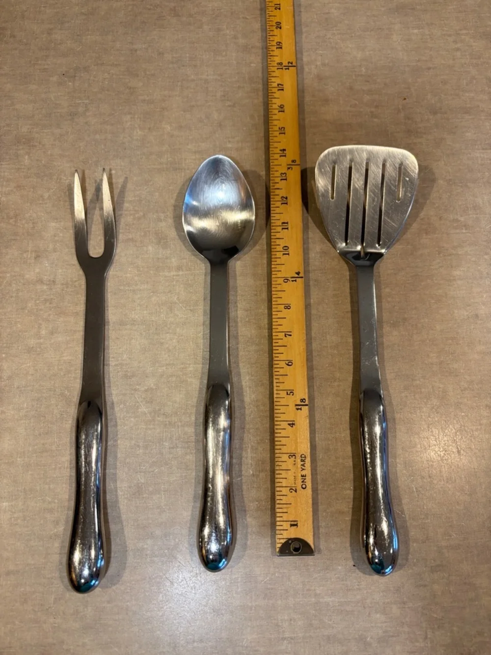 Three-Piece Stainless Serving Set with curved Handles